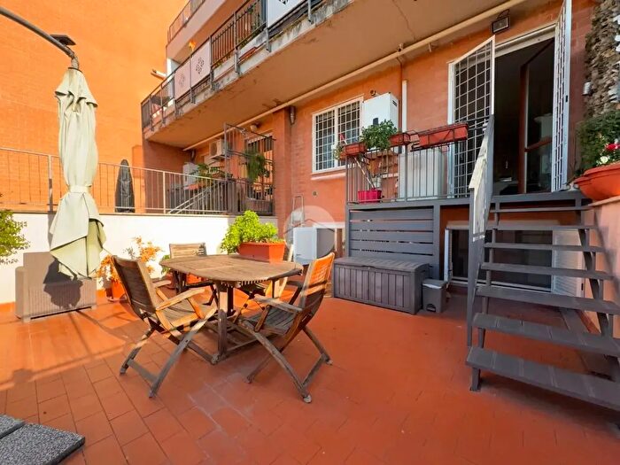 Appartamento trilocale in vendita in Via Mar della Cina, Roma