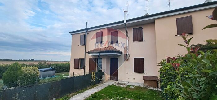 Casa con 6 locali in vendita in Via Ridolfi, Ferrara
