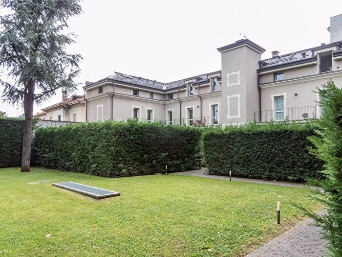 Appartamento quadrilocale in vendita in Via Giuseppe Garibaldi Villasanta, Villasanta