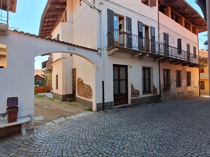 Casa con 8 locali in vendita in Via Torino, Balangero