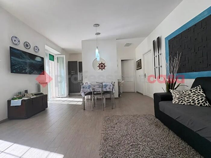 Appartamento quadrilocale in vendita in Via Lungolinea Pio VI, Terracina