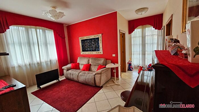 Appartamento con 6 locali in vendita in Colle Di Val DElsa