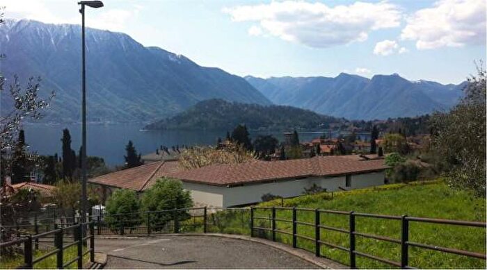 Casa con 6 locali in vendita in Tremezzina