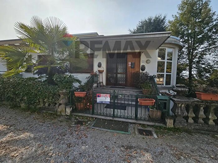 Casa con 12 locali in vendita in Via Privata del Parco, Somma Lombardo