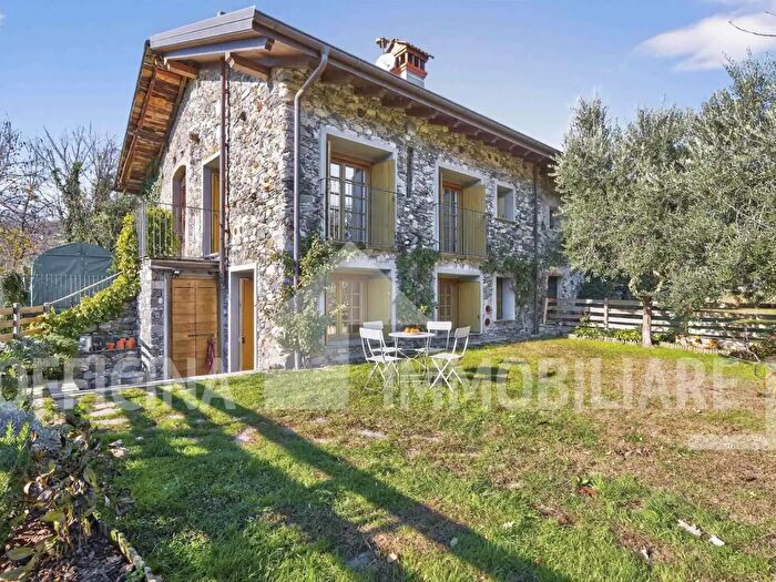 Casa trilocale in vendita in Via alla Poncia, Gravedona ed Uniti