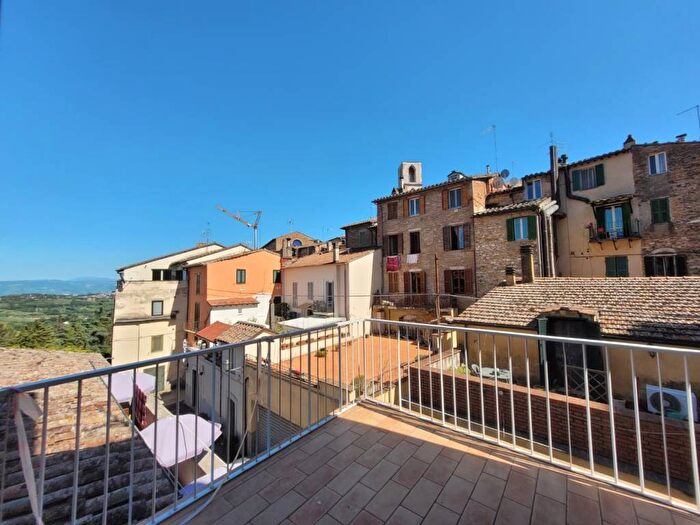 Appartamento con 5 locali in affitto in Via Piantarose, Centro Storico, Perugia