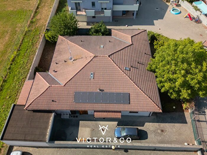Casa con 7 locali in vendita in Via Borghetto, Casalino