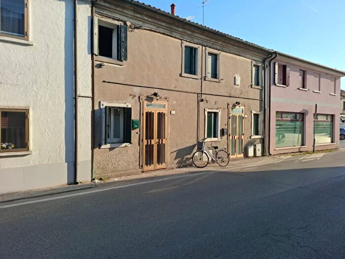 Casa con 5 locali in vendita in Via Massimo d'Azeglio, Rovigo