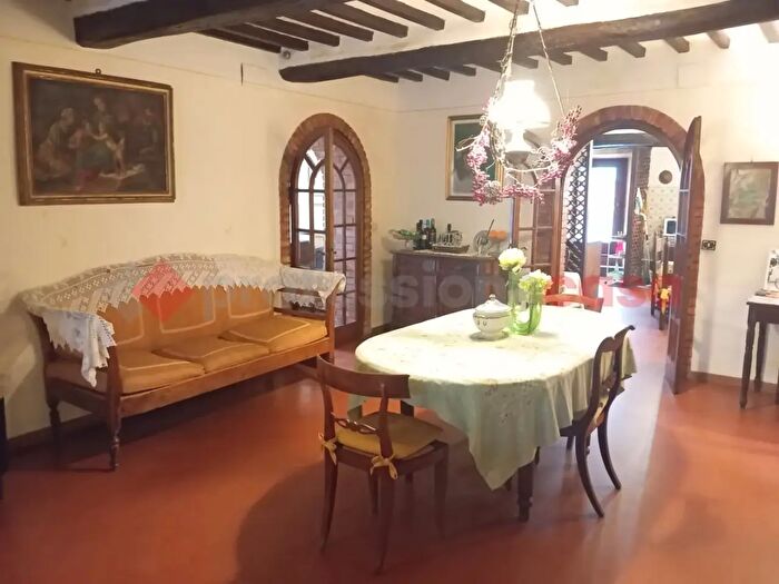 Appartamento con 5 locali in vendita in Via per Camaiore, Lucca