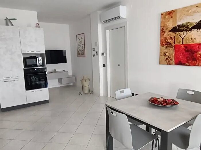 Appartamento trilocale in affitto in Via Roma, Albignasego
