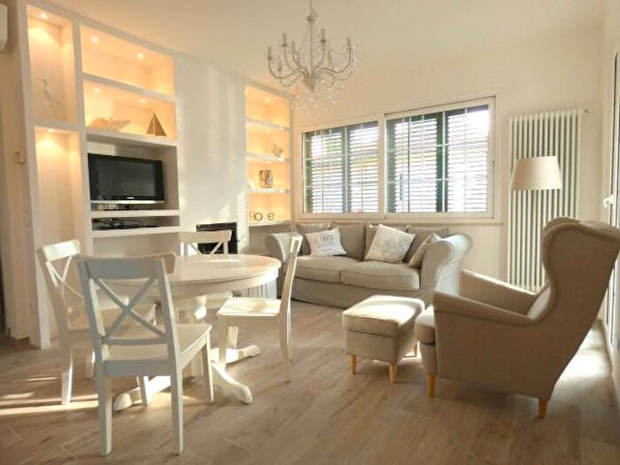 Appartamento trilocale in affitto in Viale Nino Bixio, Riccione