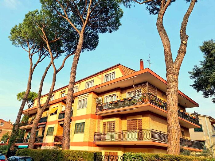 Appartamento trilocale in affitto in via Sorano, Quarto Miglio, Roma