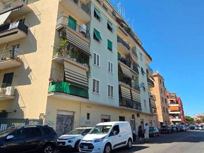 Appartamento bilocale in affitto in Via delle Petunie, Centocelle, Roma
