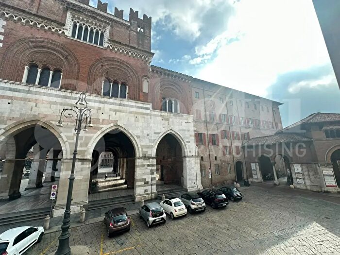 Appartamento con 5 locali in vendita in Piazzetta delle Grida Piazza Cavalli, Piacenza