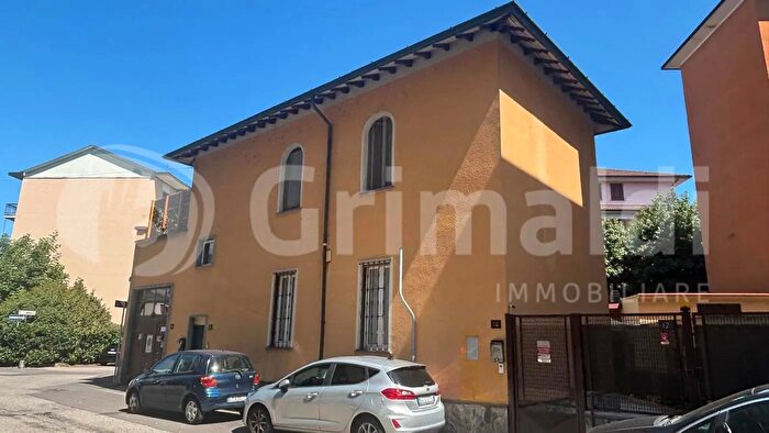 Casa trilocale in vendita in Via Toti, Abbiategrasso