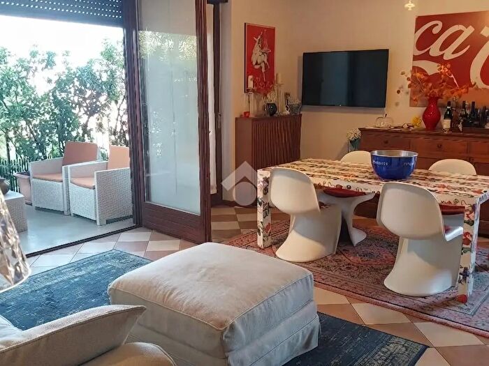 Appartamento trilocale in vendita in Via Egidio Meneghetti, Verona