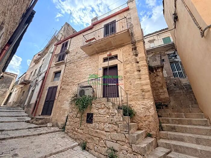 Casa quadrilocale in vendita in Ragusa