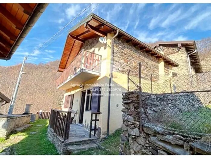 Casa trilocale in vendita in Via Vittorio Veneto, Aurano