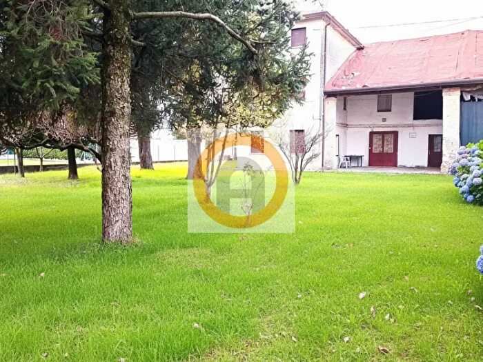 Casa in vendita in Rosa