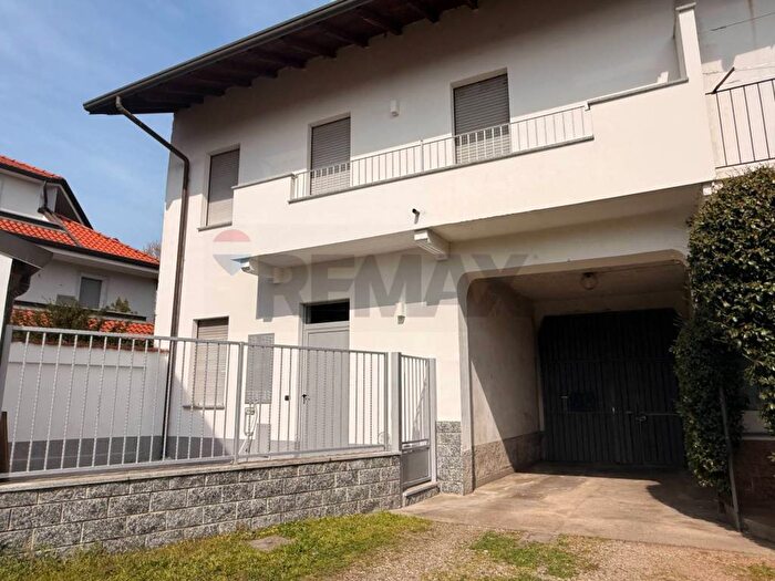 Casa trilocale in affitto in VIA ASILO, Centro, Magnago