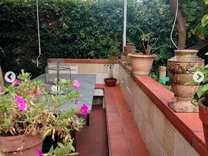 Casa con 5 locali in vendita in Massa