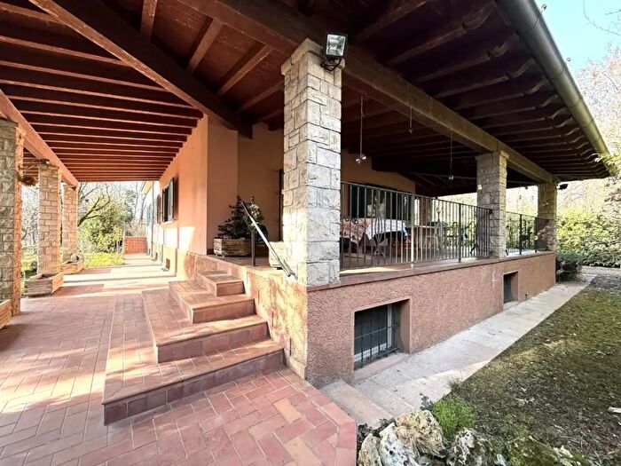 Casa con 5 locali in vendita in Via delle Calci, Palazzolo SullOglio