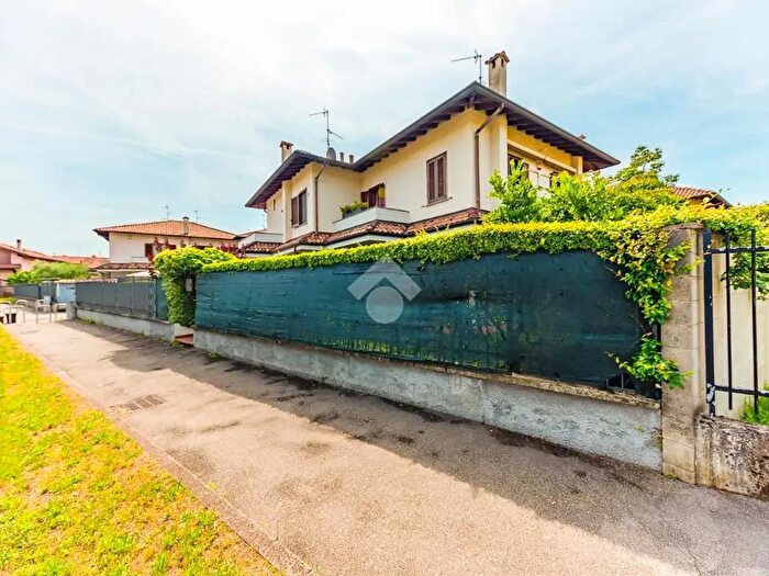 Casa trilocale in vendita in Via Mallero, Lainate