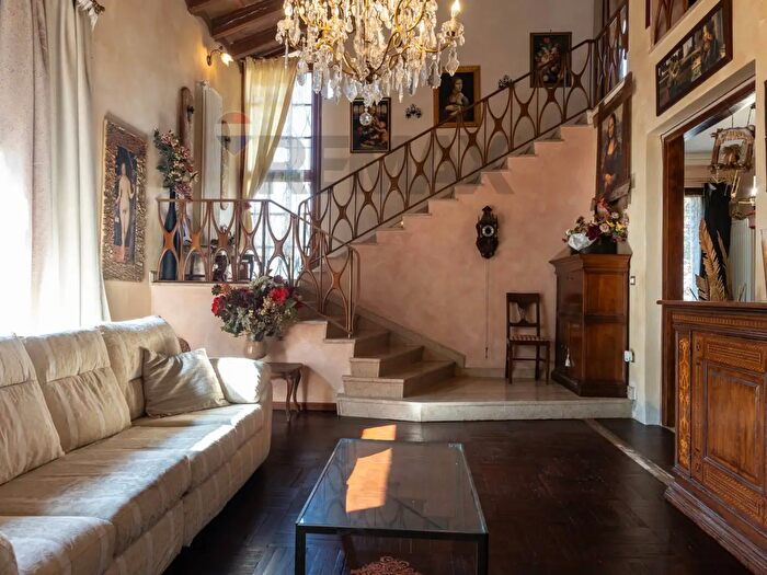 Casa con 10 locali in vendita in Viale della Vittoria, Salsomaggiore Terme