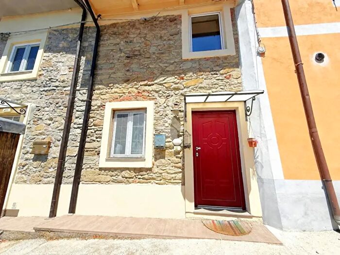 Casa quadrilocale in vendita in Via Francesco Santesi, Montale