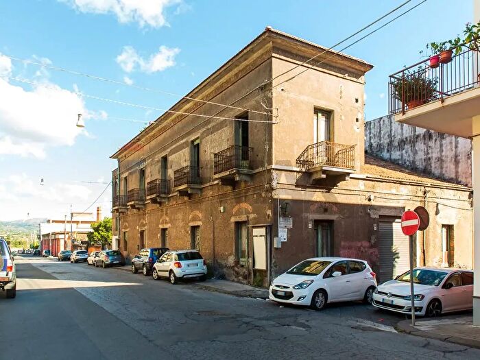 Casa con 17 locali in vendita in Riposto