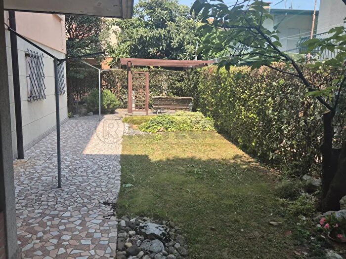Casa con 10 locali in vendita in Via Francesco Beggiato, Vicenza