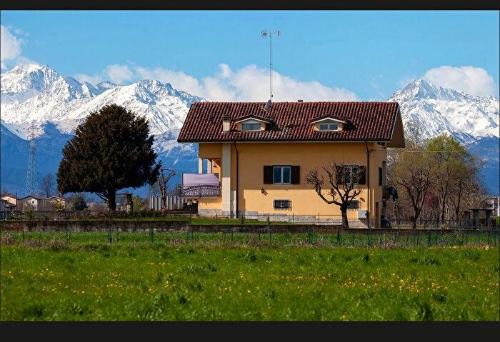 Casa con 8 locali in vendita in Via Stefano Blengino, Magliano Alpi