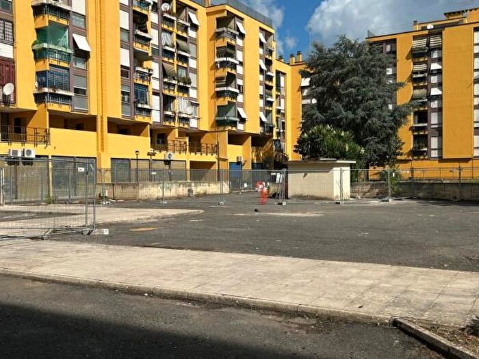 Appartamento trilocale in vendita in Roma