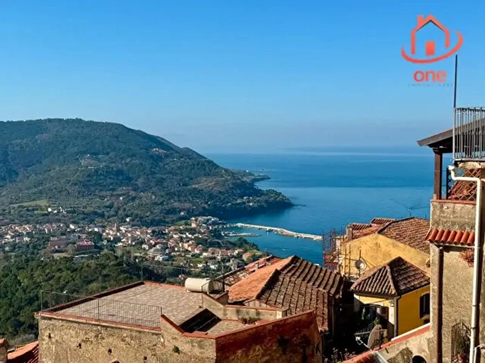 Appartamento con 5 locali in vendita in Strada Provinciale Adolfo Cilento, Castellabate