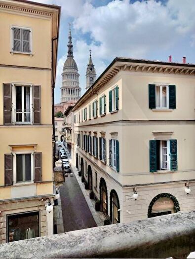 Appartamento quadrilocale in affitto in Corso Camillo Benso di Cavour, Centro Storico, Novara