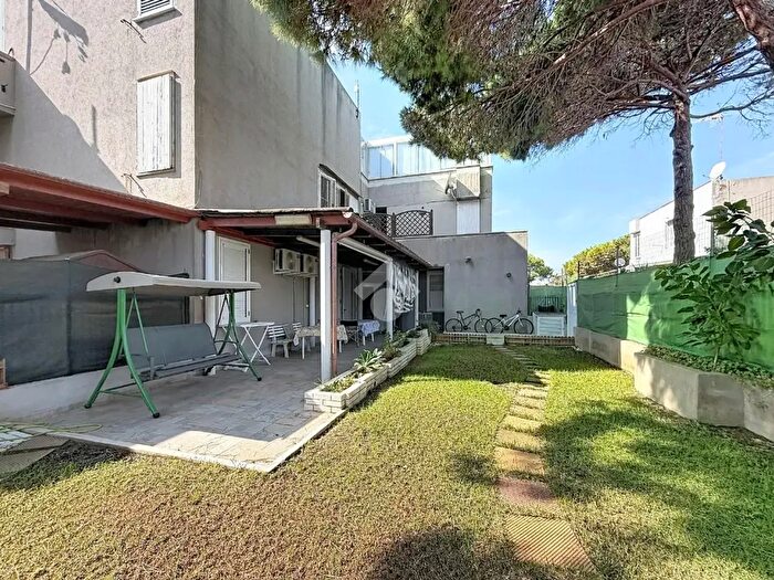 Appartamento trilocale in vendita in Localita' Platamona, Sorso