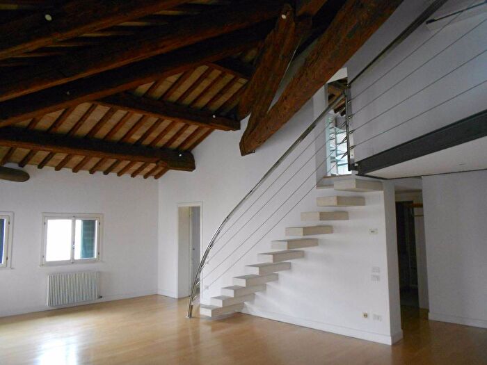 Casa con 6 locali in affitto in Piazza dei Frutti, Piazze Duomo, Padova