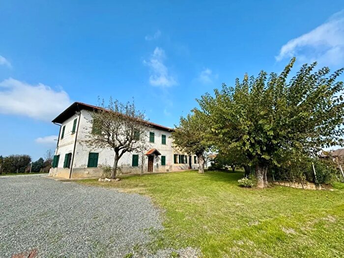 Casa con 12 locali in vendita in Località San Pietro, Rocca Grimalda