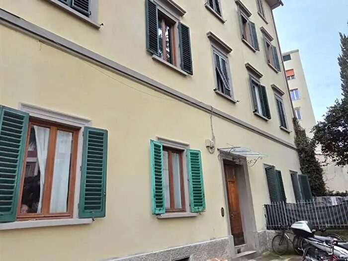 Appartamento quadrilocale in vendita in Via Arnolfo, Firenze