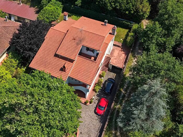 Casa con 16 locali in vendita in Quarrata
