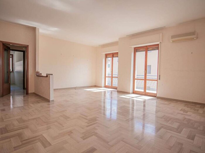 Appartamento con 5 locali in affitto in Via Luigi Spagna, Tica Zecchino, Siracusa