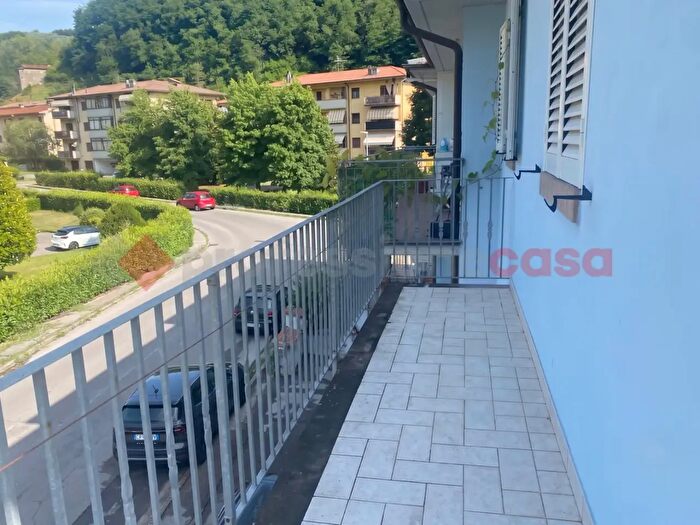 Appartamento con 5 locali in vendita in Via Aldo Moro, Castelnuovo Di Garfagnana