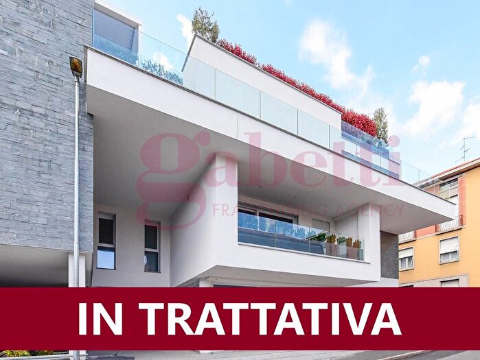 Appartamento trilocale in vendita in Via Anzani, Cantu