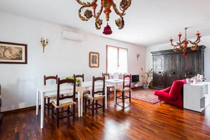 Casa trilocale in vendita in Reggio Emilia