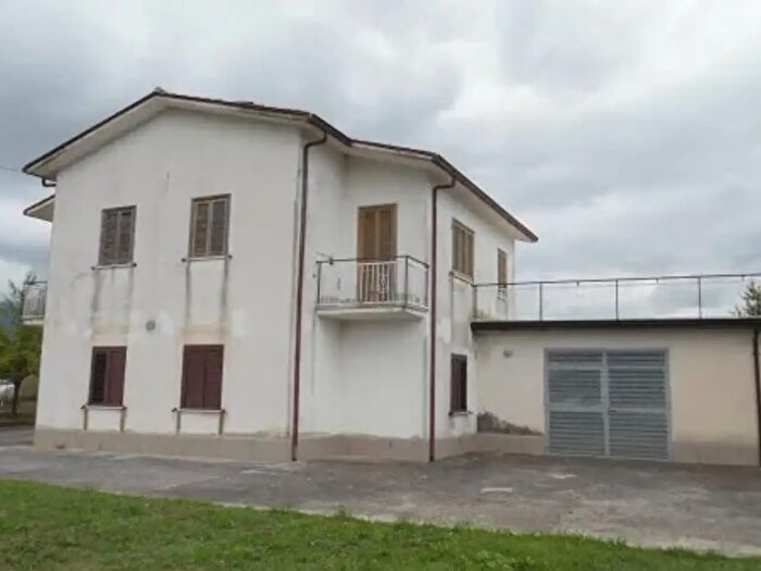 Casa con 5 locali in vendita in SantAngelo Dei Lombardi