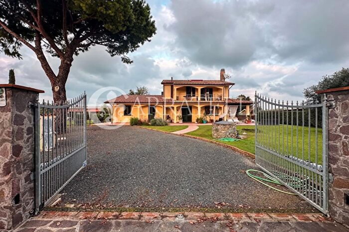 Casa con 17 locali in vendita in Strada della Trappola, Grosseto