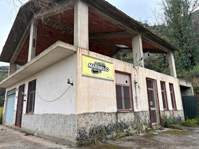 Casa quadrilocale in vendita in Oliveri