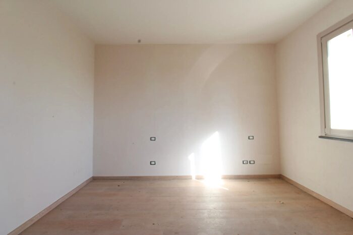 Appartamento trilocale in vendita in Via Luigi Pasqualetti, Vinci