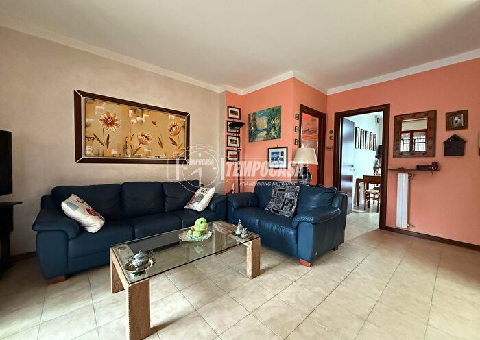 Appartamento con 5 locali in vendita in Via Olevano, Grugliasco