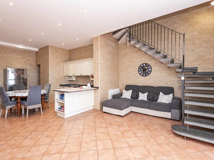 Casa con 5 locali in vendita in Via Toscano Patti, Trecastagni